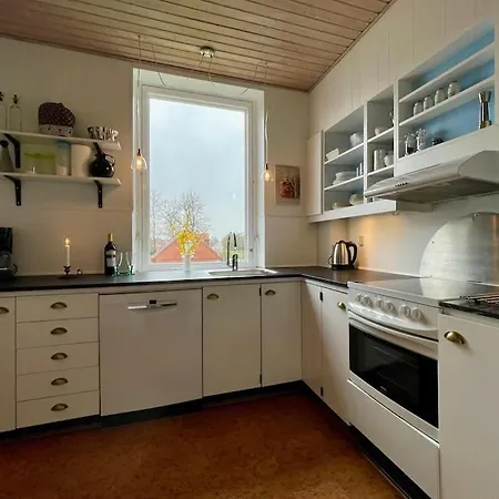 Susannes Herskabslejlighed, M. Altan Og Naer Strand Apartman
